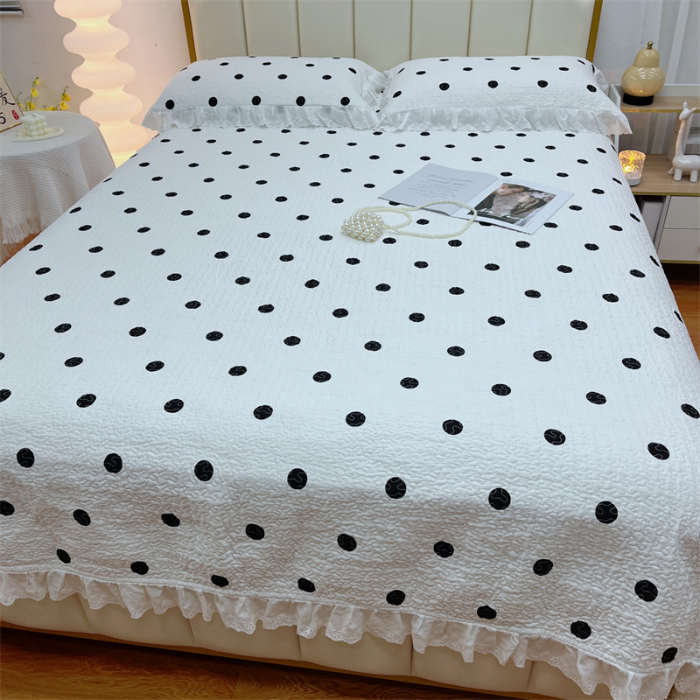 91家纺网 家纺一手货源 找家纺 暖居 2024新款砂洗棉花被套全棉床盖四件套绗缝夹棉纯棉床盖三件套波点白