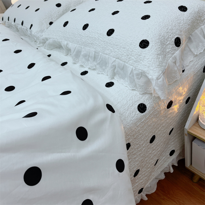 91家纺网 家纺一手货源 找家纺 暖居 2024新款砂洗棉花被套全棉床盖四件套绗缝夹棉纯棉床盖三件套波点白