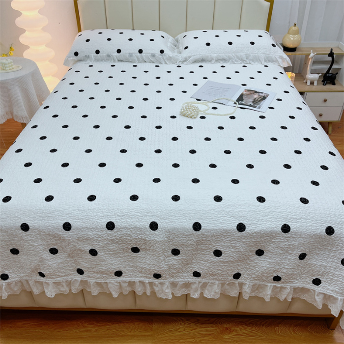 91家纺网 家纺一手货源 找家纺 暖居 2024新款砂洗棉花被套全棉床盖四件套绗缝夹棉纯棉床盖三件套波点白