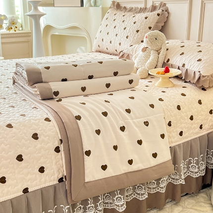 91家纺网 家纺一手货源 找家纺 苏米娜A类母婴级双层纱棉麻蕾丝床盖款夏被四件套小竺棉泡泡纱泡泡棉纯棉全棉磨毛水洗棉凉感丝床盖款夏被四件套