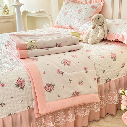 91家纺网 家纺一手货源 找家纺 苏米娜A类母婴级双层纱棉麻蕾丝床盖款夏被四件套小竺棉泡泡纱泡泡棉纯棉全棉磨毛水洗棉凉感丝床盖款夏被四件套