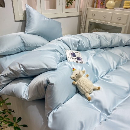 91家纺网 家纺一手货源 找家纺 乐沐家纺 2024新款夏季水洗冰丝四件套水洗真丝纯色双拼单被套 天空蓝