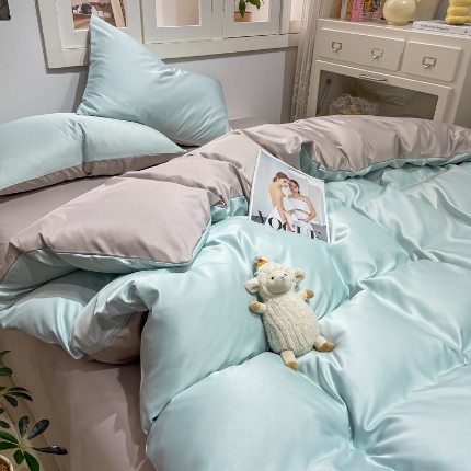 91家纺网 家纺一手货源 找家纺 乐沐家纺 2024新款夏季水洗冰丝四件套水洗真丝纯色双拼单被套 绅士灰+湖水绿