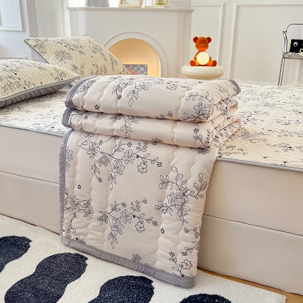 91家纺网 家纺一手货源 找家纺 （总）福来临 2025新款印花+纯色凉感丝含胶凉席夏被三件套四件套