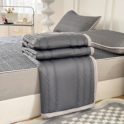 91家纺网 家纺一手货源 找家纺 （总）福来临 2025新款印花+纯色凉感丝含胶凉席夏被三件套四件套