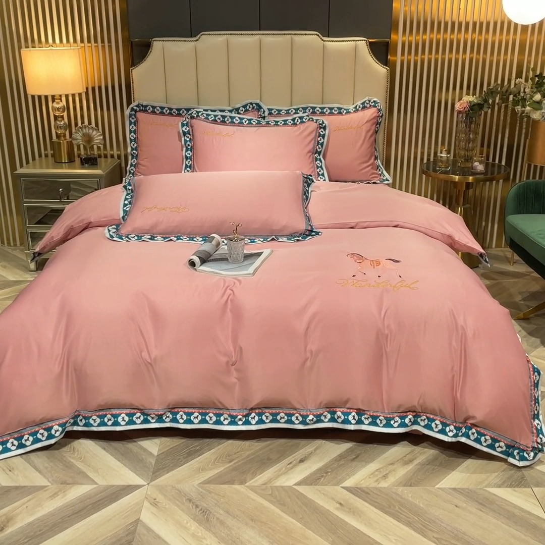 91家纺网 家纺一手货源 找家纺 （总）2025宽边数码印花水洗真丝绣花四件套 轻奢刺绣冰丝天丝套件