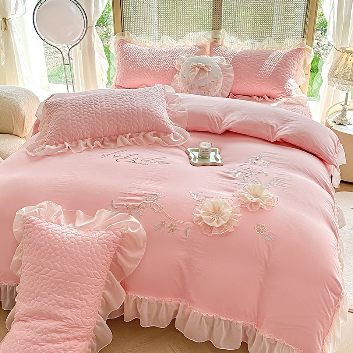 91家纺网 家纺一手货源 找家纺 （总）苏米娜2024韩版法式公主风水洗棉立体花绣花床盖款四件套蕾丝床盖款三件套