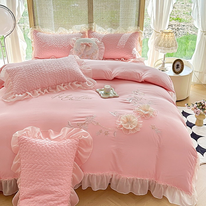 91家纺网 家纺一手货源 找家纺 （总）苏米娜2024韩版法式公主风水洗棉立体花绣花床盖款四件套蕾丝床盖款三件套