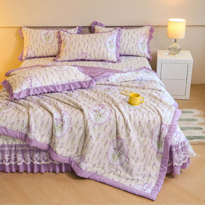 91家纺网 家纺一手货源 找家纺 美莱家纺 2024新款软糯泡泡棉蕾丝床盖床盖四件套单品系列-床盖夏被四件套 薰衣草紫