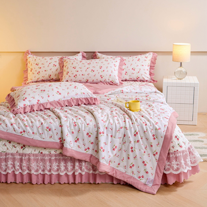 91家纺网 家纺一手货源 找家纺 美莱家纺 2024新款软糯泡泡棉蕾丝床盖床盖四件套单品系列-床盖夏被四件套 樱花