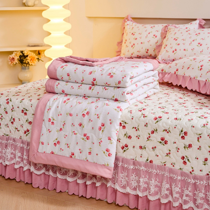 91家纺网 家纺一手货源 找家纺 美莱家纺 2024新款软糯泡泡棉蕾丝床盖床盖四件套单品系列-床盖夏被四件套 樱花