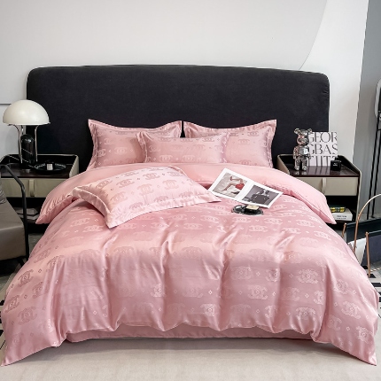 91家纺网 家纺一手货源 找家纺 宅家居 2024新款轻奢高精密贡缎提花臻品真丝四件套 香奈-粉色