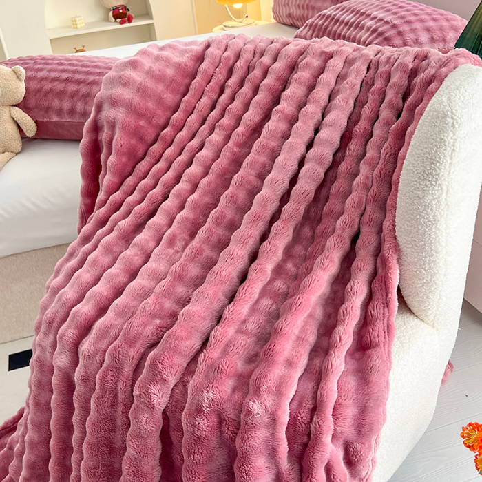 91家纺网 家纺一手货源 找家纺 芸锦豪 2024新款仿兔毛泡泡绒毛毯-卷边款毛毯安娜紫-卷边