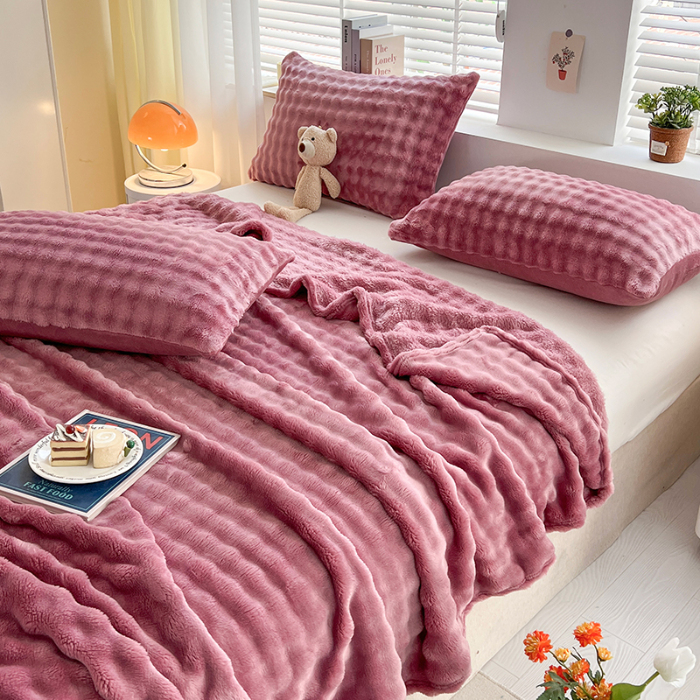 91家纺网 家纺一手货源 找家纺 芸锦豪 2024新款仿兔毛泡泡绒毛毯-卷边款毛毯安娜紫-卷边