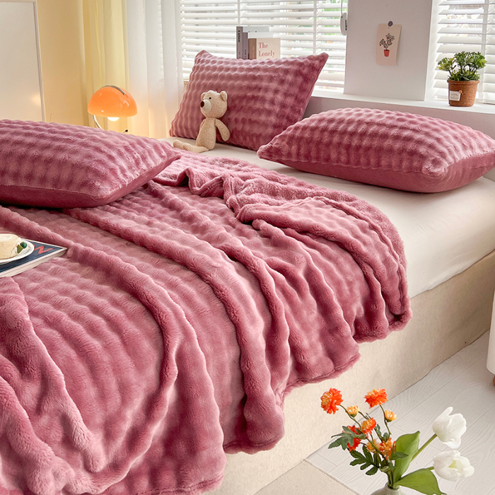 91家纺网 家纺一手货源 找家纺 芸锦豪 2024新款仿兔毛泡泡绒毛毯-卷边款毛毯安娜紫-卷边