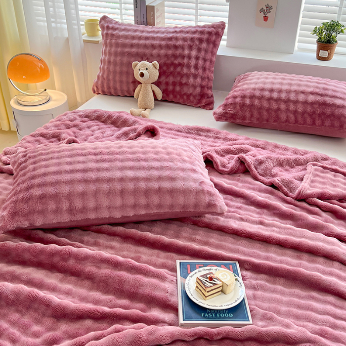 91家纺网 家纺一手货源 找家纺 芸锦豪 2024新款仿兔毛泡泡绒毛毯-卷边款毛毯安娜紫-卷边