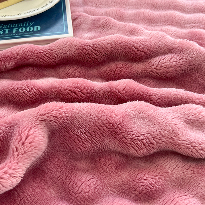 91家纺网 家纺一手货源 找家纺 芸锦豪 2024新款仿兔毛泡泡绒毛毯-卷边款毛毯安娜紫-卷边