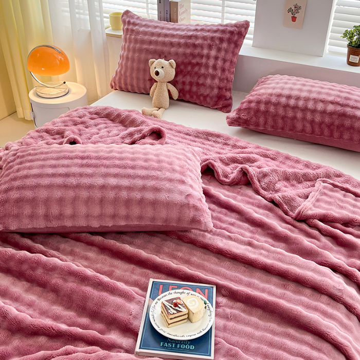 91家纺网 家纺一手货源 找家纺 芸锦豪 2024新款仿兔毛泡泡绒毛毯-卷边款毛毯安娜紫-卷边