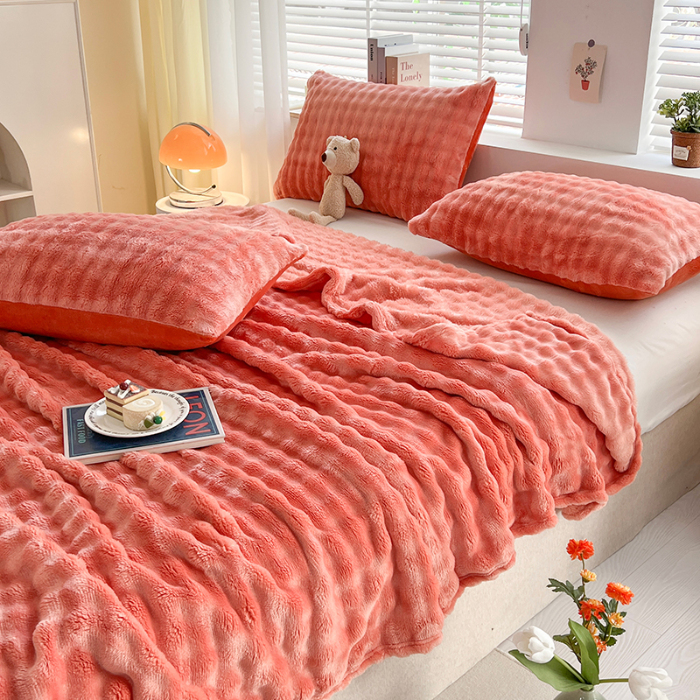 91家纺网 家纺一手货源 找家纺 芸锦豪 2024新款仿兔毛泡泡绒毛毯-卷边款毛毯海棠粉-卷边