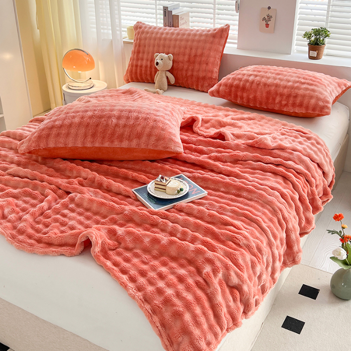 91家纺网 家纺一手货源 找家纺 芸锦豪 2024新款仿兔毛泡泡绒毛毯-卷边款毛毯海棠粉-卷边