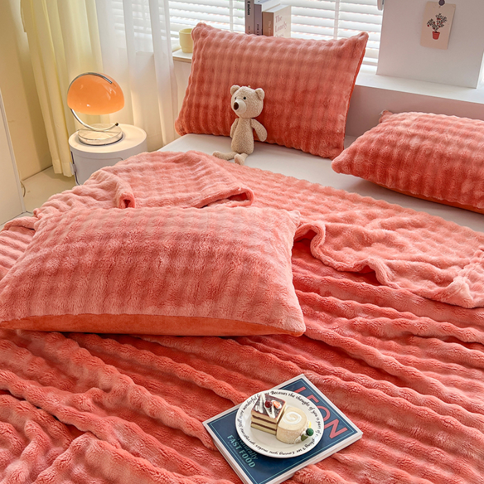 91家纺网 家纺一手货源 找家纺 芸锦豪 2024新款仿兔毛泡泡绒毛毯-卷边款毛毯海棠粉-卷边