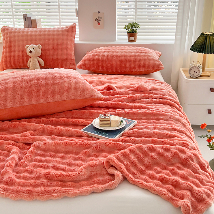 91家纺网 家纺一手货源 找家纺 芸锦豪 2024新款仿兔毛泡泡绒毛毯-卷边款毛毯海棠粉-卷边