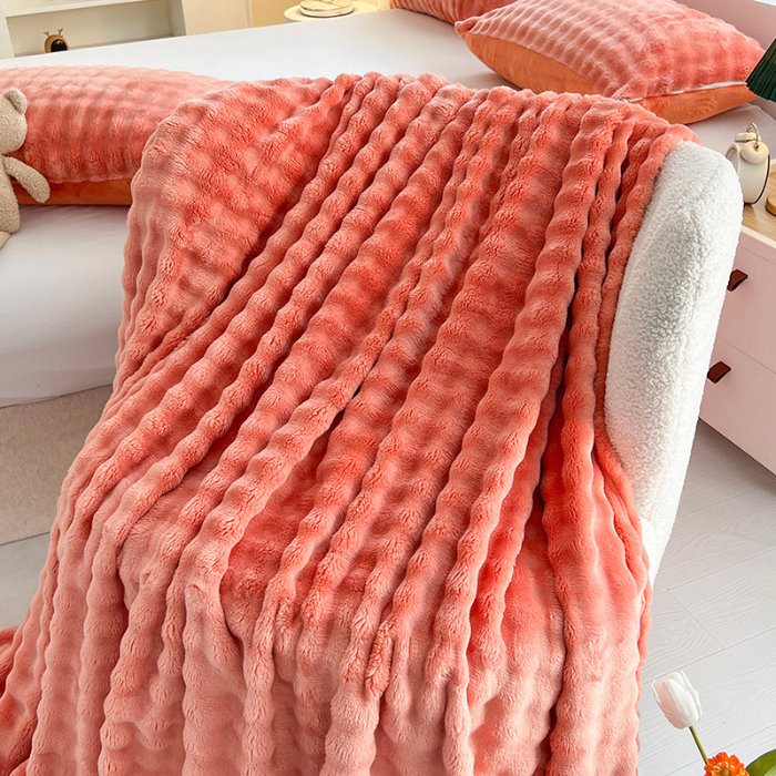 91家纺网 家纺一手货源 找家纺 芸锦豪 2024新款仿兔毛泡泡绒毛毯-卷边款毛毯海棠粉-卷边