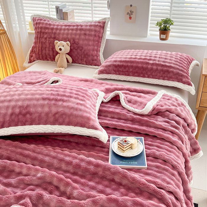 91家纺网 家纺一手货源 找家纺 芸锦豪 2024新款仿兔毛泡泡绒毛毯-包边款毛毯安娜紫-包边款