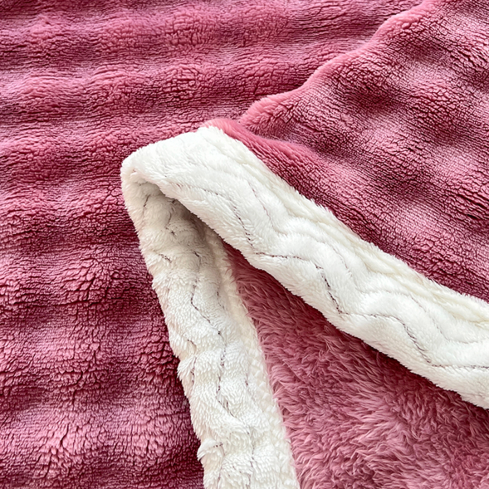 91家纺网 家纺一手货源 找家纺 芸锦豪 2024新款仿兔毛泡泡绒毛毯-包边款毛毯安娜紫-包边款