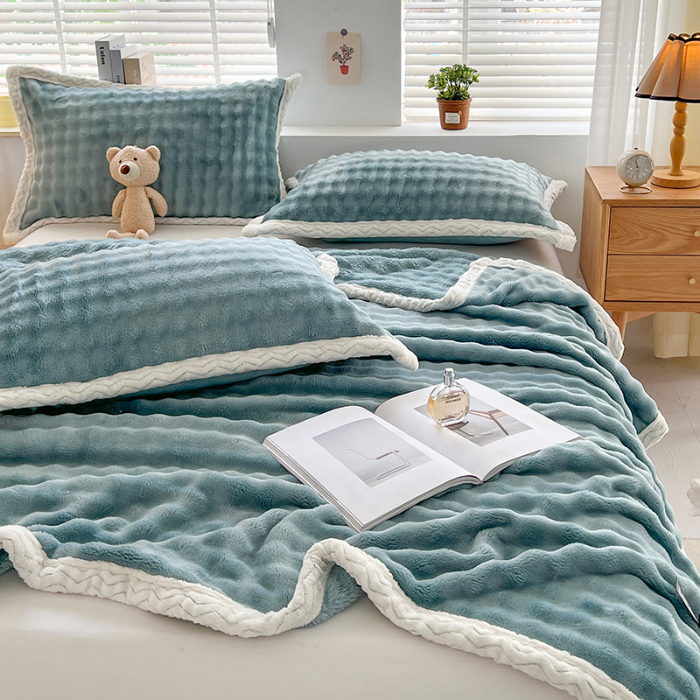 91家纺网 家纺一手货源 找家纺 芸锦豪 2024新款仿兔毛泡泡绒毛毯-包边款毛毯天空蓝-包边款