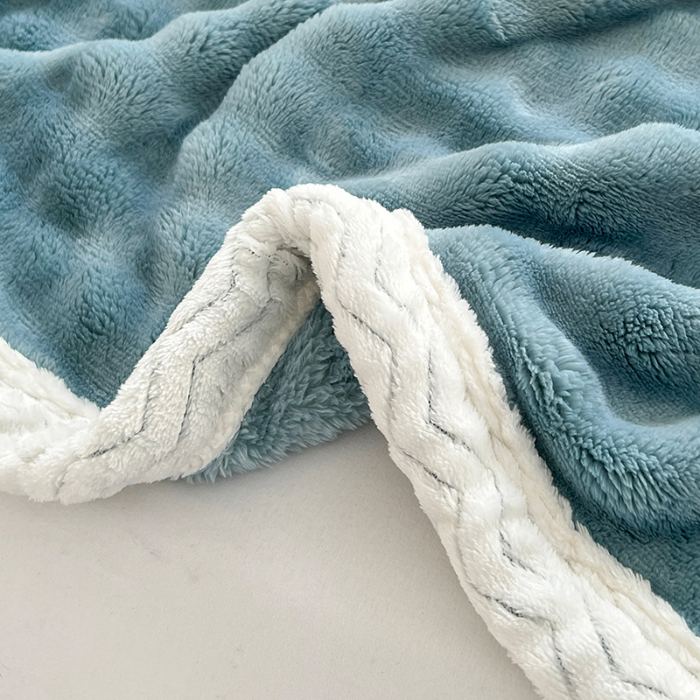 91家纺网 家纺一手货源 找家纺 芸锦豪 2024新款仿兔毛泡泡绒毛毯-包边款毛毯天空蓝-包边款