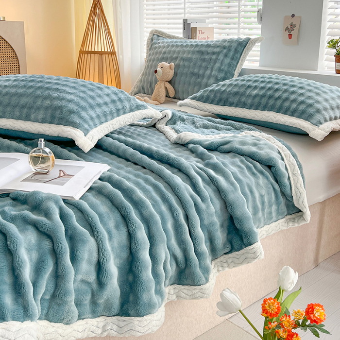 91家纺网 家纺一手货源 找家纺 芸锦豪 2024新款仿兔毛泡泡绒毛毯-包边款毛毯天空蓝-包边款