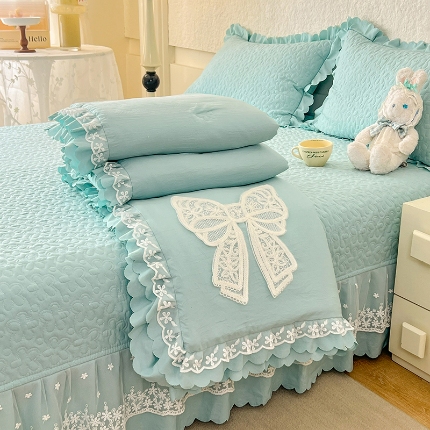 91家纺网 家纺一手货源 找家纺 （总）2025韩版少女心法式公主风水洗棉蕾丝花边夏被床盖款四件套泡泡棉小竺棉凉蝴蝶结夏被床盖款四件套