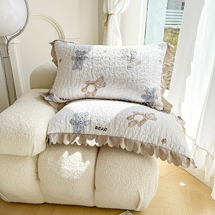 91家纺网 家纺一手货源 找家纺 2025春夏新品A类母婴级双层纱棉麻花边夹棉枕套一对泡泡纱泡泡棉小竺棉纯棉全棉磨毛水洗棉花边枕套一对