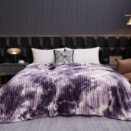 91家纺网 家纺一手货源 找家纺 （总）璐维斯家纺 2025款仿兔毛绒大抽条艺术扎染休闲毯子 牛奶绒 法莱绒毛毯 盖毯 跨境 外贸 直播 电商专供