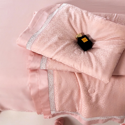 91家纺网 家纺一手货源 找家纺 2025新款LF天丝夏被四件套凉感空调被夏季夏凉被子 金钱豹粉色