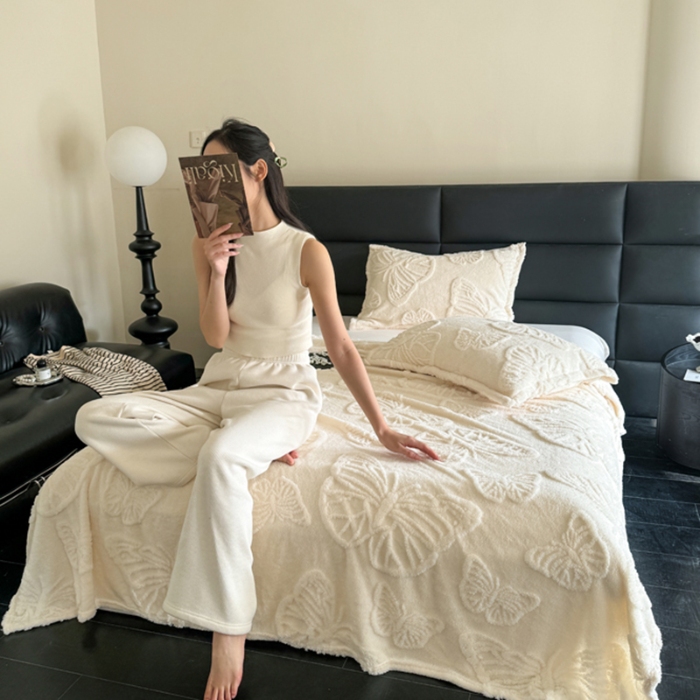 91家纺网 家纺一手货源 找家纺 2025款塔芙绒蝴蝶提花毛毯 纯色多功能休闲盖毯 爆款花型 电商/直播/外贸/跨境专供  蝴蝶白