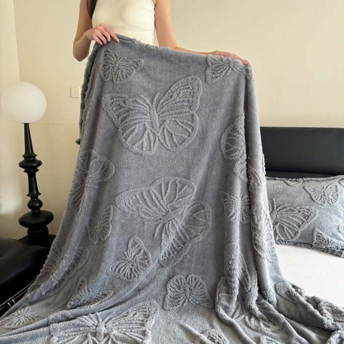 91家纺网 家纺一手货源 找家纺 2025款塔芙绒蝴蝶提花毛毯 纯色多功能休闲盖毯 爆款花型 电商/直播/外贸/跨境专供  蝴蝶蓝灰