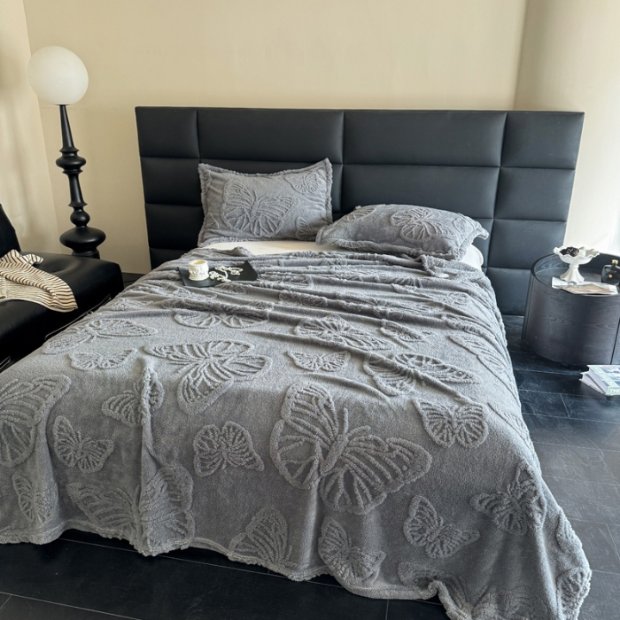 91家纺网 家纺一手货源 找家纺 2025款塔芙绒蝴蝶提花毛毯 纯色多功能休闲盖毯 爆款花型 电商/直播/外贸/跨境专供  蝴蝶蓝灰