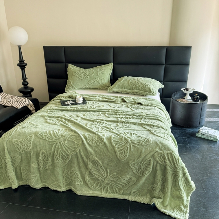 91家纺网 家纺一手货源 找家纺 2025款塔芙绒蝴蝶提花毛毯 纯色多功能休闲盖毯 爆款花型 电商/直播/外贸/跨境专供  蝴蝶绿