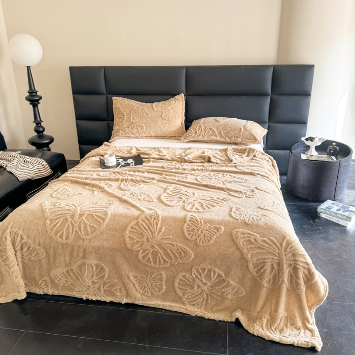 91家纺网 家纺一手货源 找家纺 2025款塔芙绒蝴蝶提花毛毯 纯色多功能休闲盖毯 爆款花型 电商/直播/外贸/跨境专供  蝴蝶驼