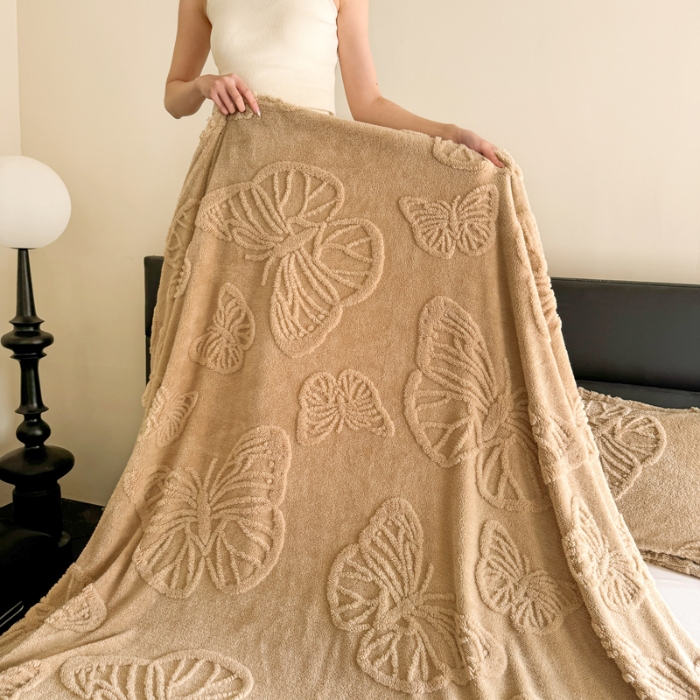 91家纺网 家纺一手货源 找家纺 2025款塔芙绒蝴蝶提花毛毯 纯色多功能休闲盖毯 爆款花型 电商/直播/外贸/跨境专供  蝴蝶驼