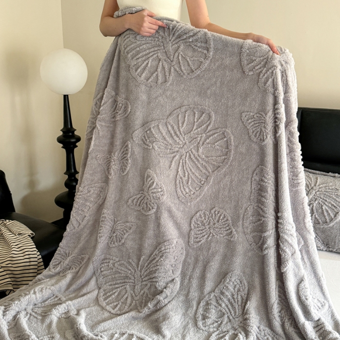 91家纺网 家纺一手货源 找家纺 2025款塔芙绒蝴蝶提花毛毯 纯色多功能休闲盖毯 爆款花型 电商/直播/外贸/跨境专供  蝴蝶银灰