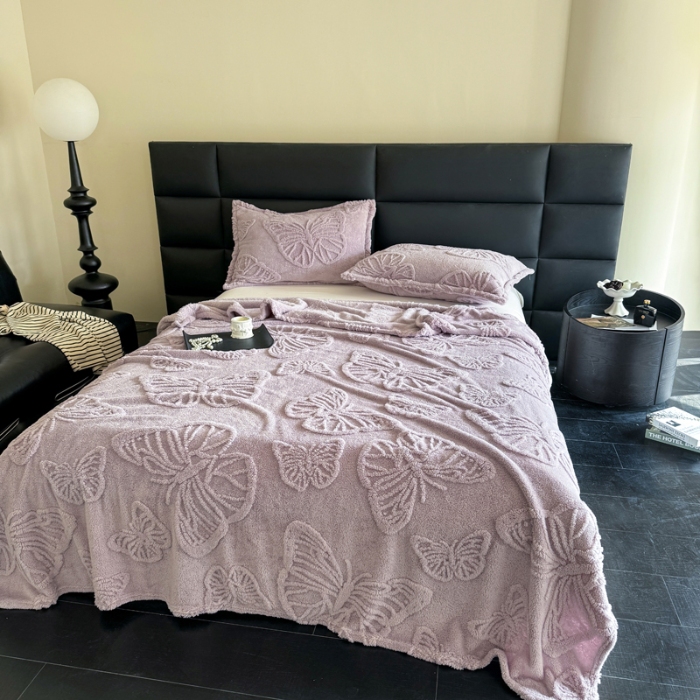 91家纺网 家纺一手货源 找家纺 2025款塔芙绒蝴蝶提花毛毯 纯色多功能休闲盖毯 爆款花型 电商/直播/外贸/跨境专供  蝴蝶紫