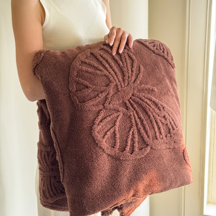 91家纺网 家纺一手货源 找家纺 2025款塔芙绒蝴蝶提花毛毯 纯色多功能休闲盖毯 爆款花型 电商/直播/外贸/跨境专供  蝴蝶棕