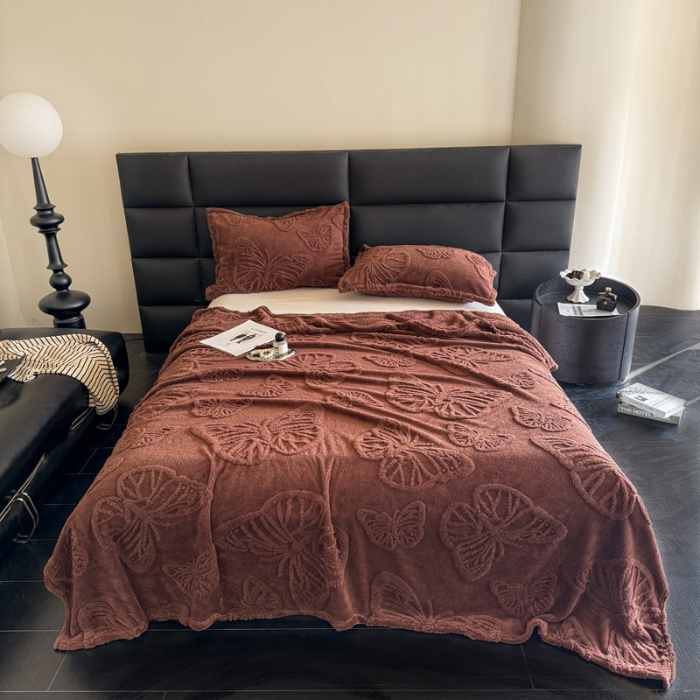 91家纺网 家纺一手货源 找家纺 2025款塔芙绒蝴蝶提花毛毯 纯色多功能休闲盖毯 爆款花型 电商/直播/外贸/跨境专供  蝴蝶棕