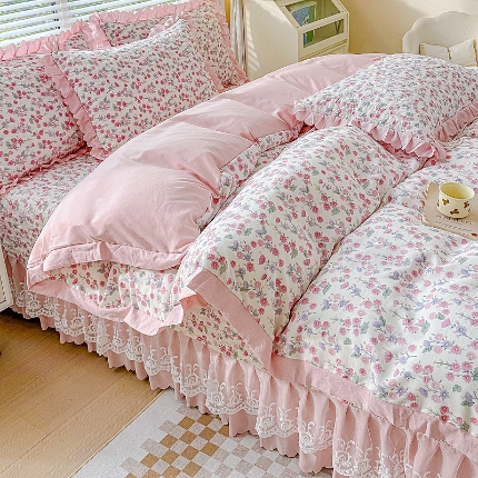 91家纺网 家纺一手货源 找家纺 佰诗特 2025A类双层纱水洗棉麻床盖四件套 夹棉印花花边床盖三件套加厚床裙