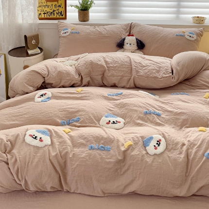 91家纺网 家纺一手货源 找家纺 （总）韩巢家纺 2024爆款四季通用超柔水洗棉毛巾绣四件套-哈哈狗系列（提供精美卖家秀）