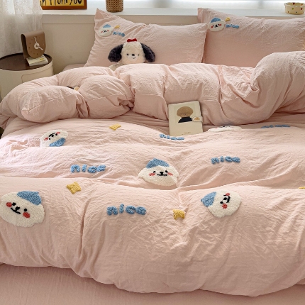 91家纺网 家纺一手货源 找家纺 韩巢家纺 2024爆款四季通用超柔水洗棉毛巾绣四件套-哈哈狗系列（提供精美卖家秀） 哈哈狗浅粉