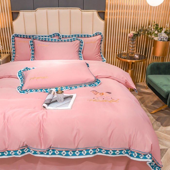 91家纺网 家纺一手货源 找家纺 新款宽边数码印花水洗真丝绣花四件套 轻奢刺绣冰丝天丝套件